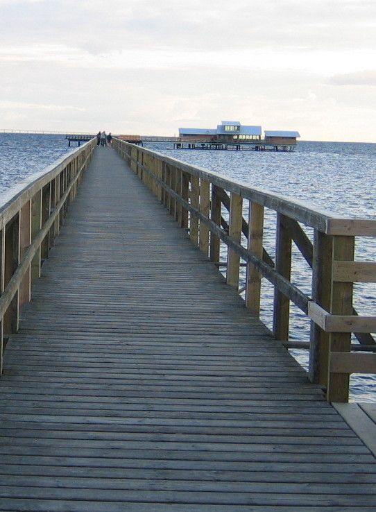 Långa Bryggan leading out to the Bjerreds Saltsjöbad bath house at the end of the pier